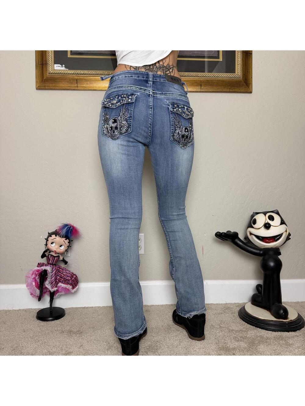 Super Cute Y2K Skull Midrise Bedazzled Jeans!